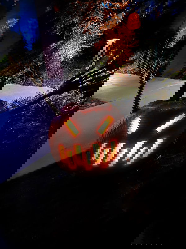 History of trick or treats on Halloween History of trick or treats on Halloween